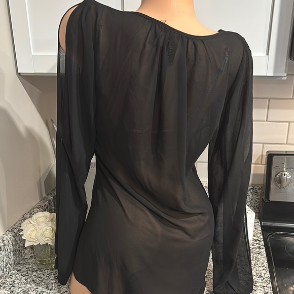 BKE Boutique Black and Gray Blouse with Ruffle Hem sequins - Picture 8 of 13